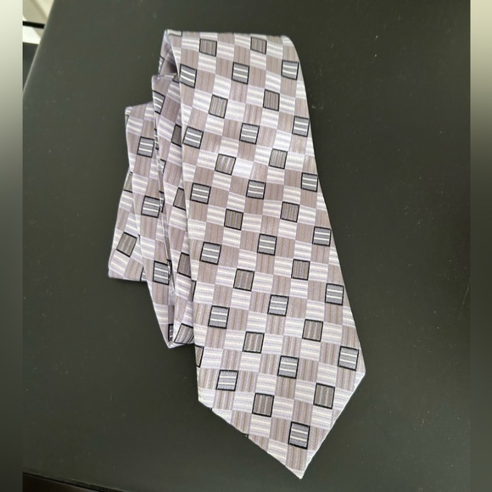 Paul Dione 100% Silk Necktie